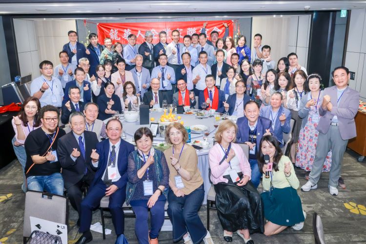 龍華人企業家聯誼會交接 張世睿接任會長凝聚校友能量 38 《圖說》龍華人企業家聯誼會串聯校友情誼與產學資源,展現校友組織間強大凝聚力。 〈龍華科大提供〉