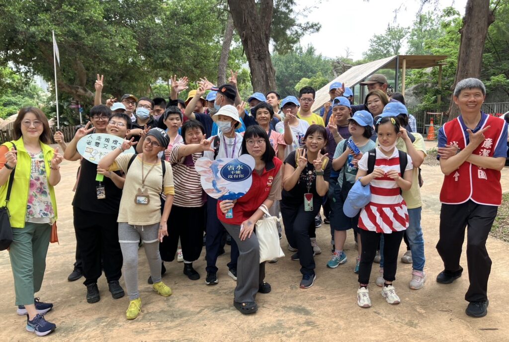 新竹郵局推展樂齡運動 動物園踏青之旅洋溢熱情歡笑 27 115051311
