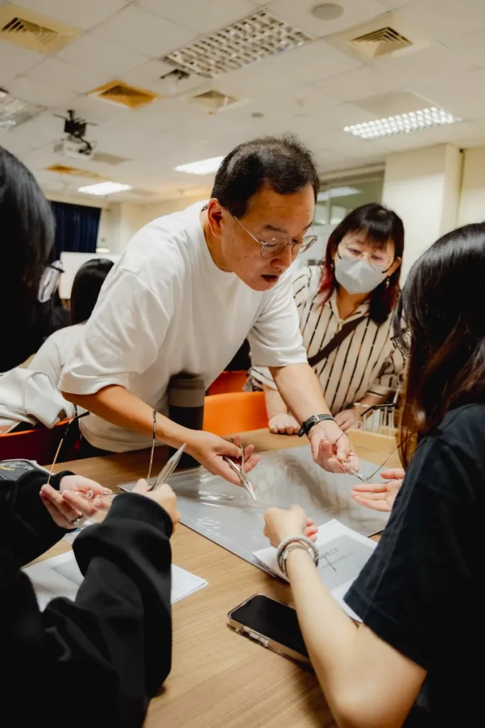 台灣區總經理高村先協助亞洲大學視光系學生教學