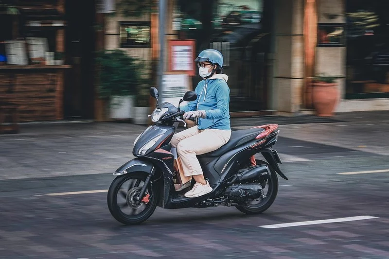 SK集團世紀離婚案：前總統之女盧素英出庭，會長崔泰源缺席