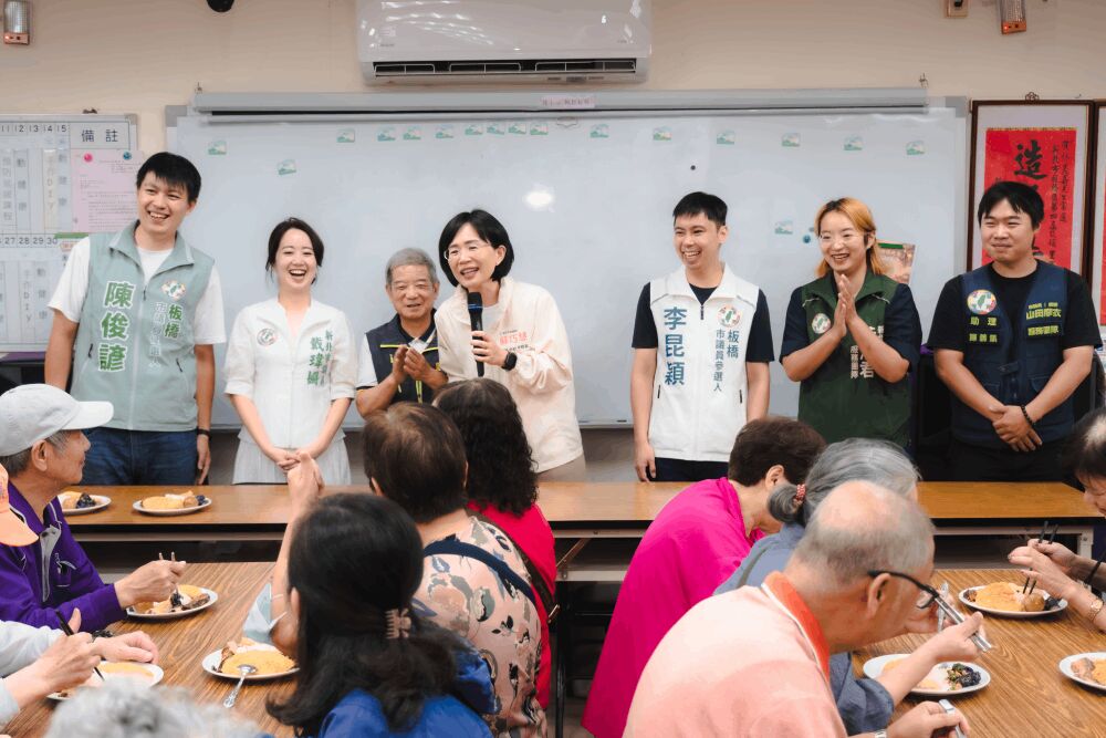 蘇巧慧拋裝假牙高最補助5萬元、升級敬老卡至1千點 指對手政見打6折 224 照片來源:蘇巧慧辦公室