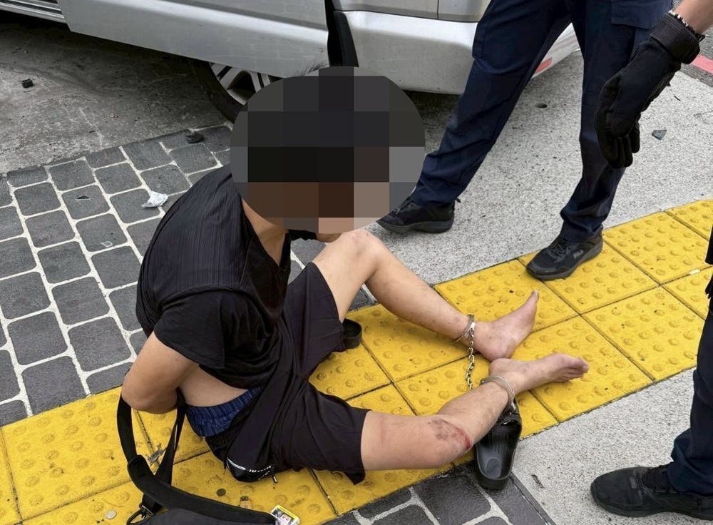 攔查失竊贓車 駕駛不停竄逃查獲安毒及依托咪酯 217 cnews204260513a12