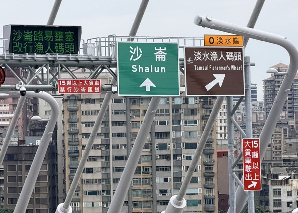 新北淡江大橋通車 首日湧萬車取締大貨車違規12件 222 cnews204260513a16