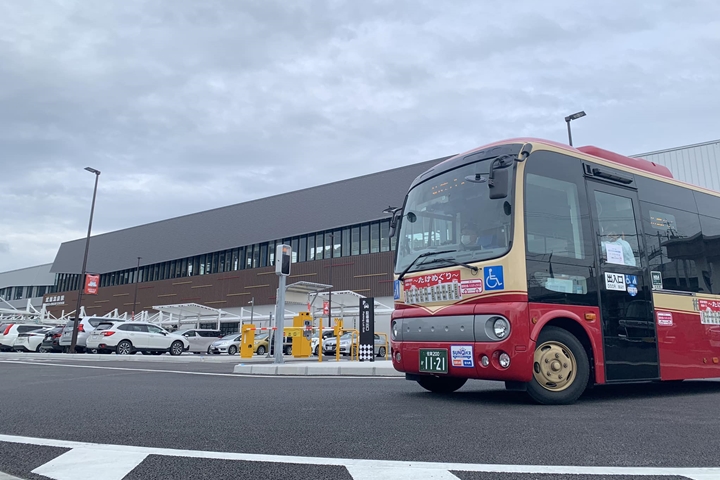 「武雄觀光周遊巴士」單趟車程約2小時,提供非自駕遊客更多行程安排好選擇。 圖:武雄市觀光協會/提供