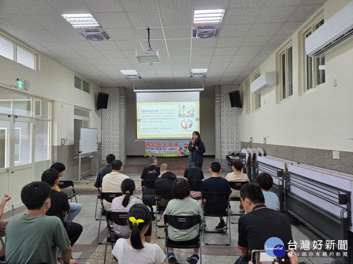 新竹市警察局婦幼警察隊辦理婦幼安全宣導講座。