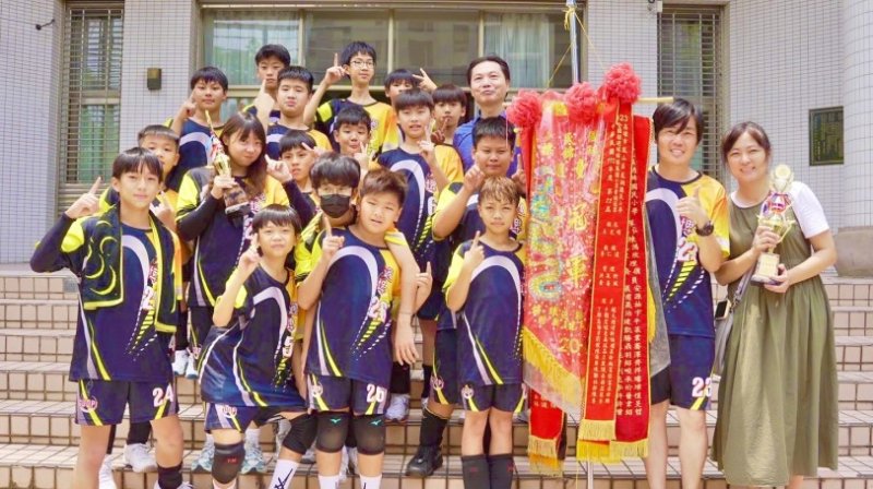 高雄躲避球全國稱霸 過埤國小逆轉奪金奪龍旗、竹後國小同步封王