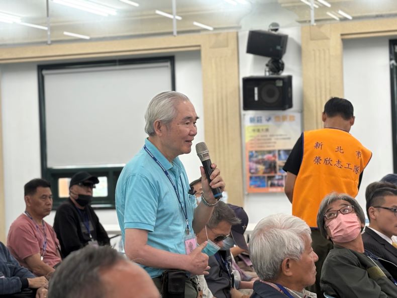 深化退除役官兵照顧 新北榮服處跨單位座談傾聽心聲 44 《圖說》退除役官兵踴躍發言,透過座談會正向交流互動。〈新北榮服處提供〉