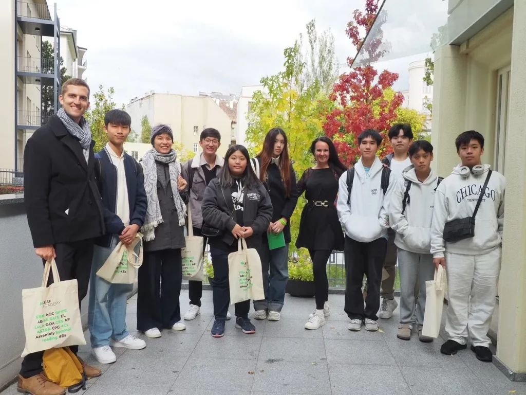國際實驗教育學子們，透過參與真實世界議題的課堂討論與教育旅行，落實國際教育與全球公民教育。