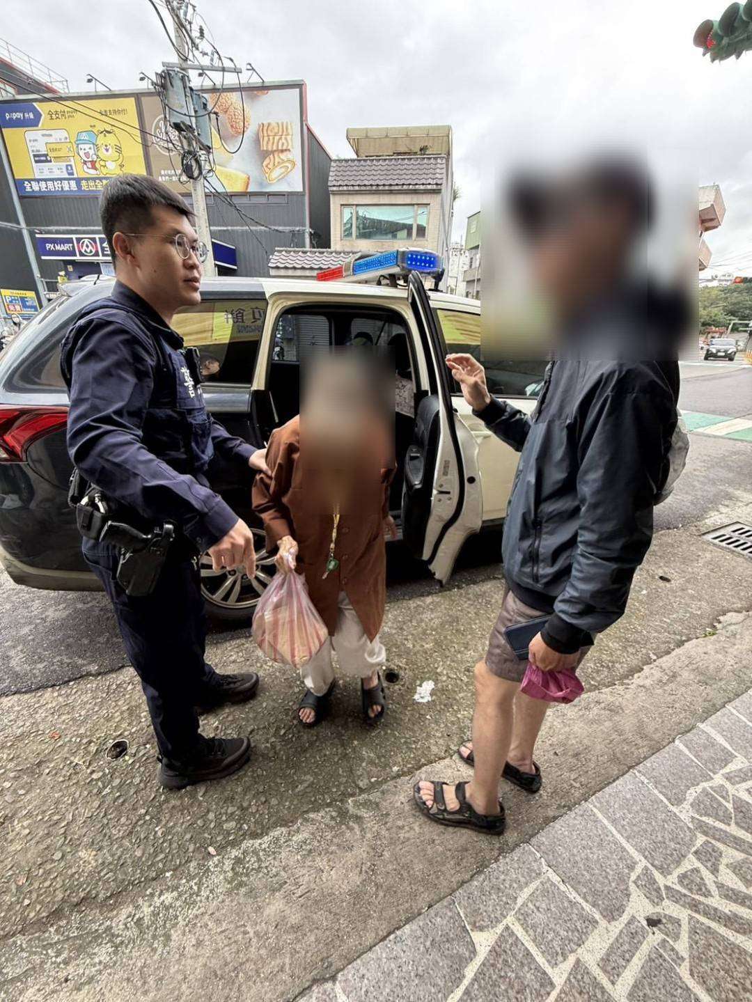 剛搬來不熟路!8旬婦外出購物迷途 蘆竹警引導拼身分助返家 816470