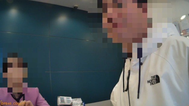 被害人向警方解釋提領鉅額現金之用途。(圖／記者薛秀蓮 翻攝)