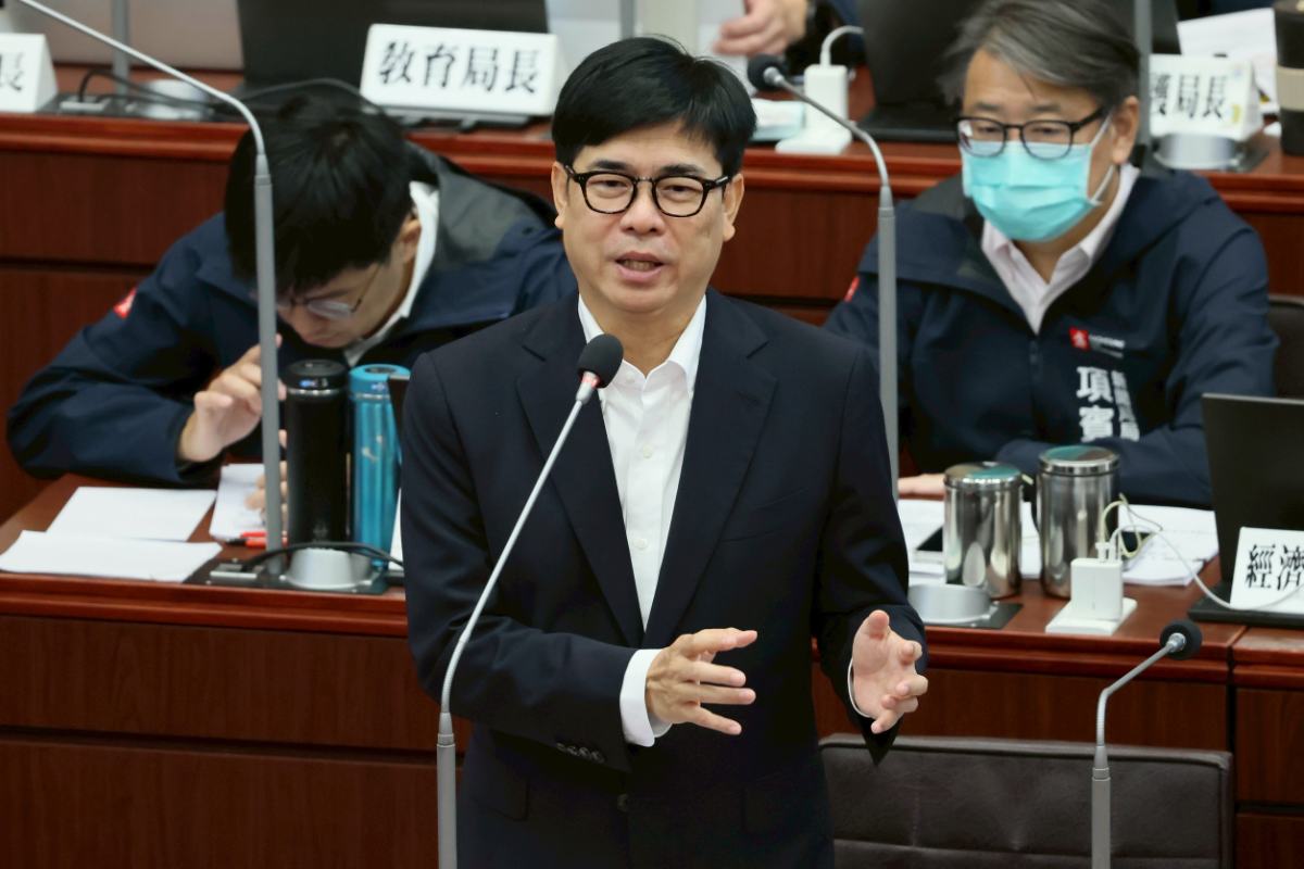 ▲議員今(14)日於上午市政總質詢中,肯定並感謝市長陳其邁一上任即展現積極主動態度,近六年以高行政效率,吸引產業投資、解決民眾問題,奠定城市未來正向發展。
