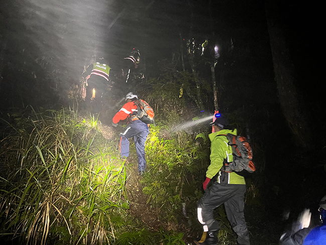 一對男女登大同鄉烏山林道迷途 警消多人漏夜救援 - https://www.watchmedia01.com
