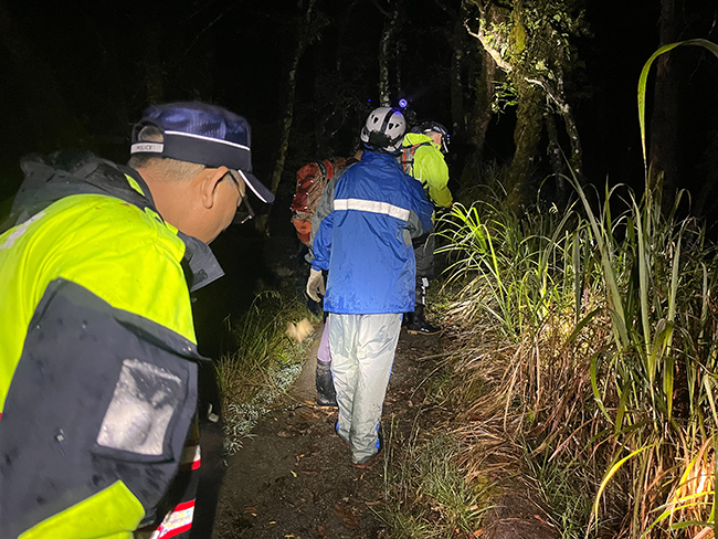 一對男女登大同鄉烏山林道迷途 警消多人漏夜救援 - https://www.watchmedia01.com