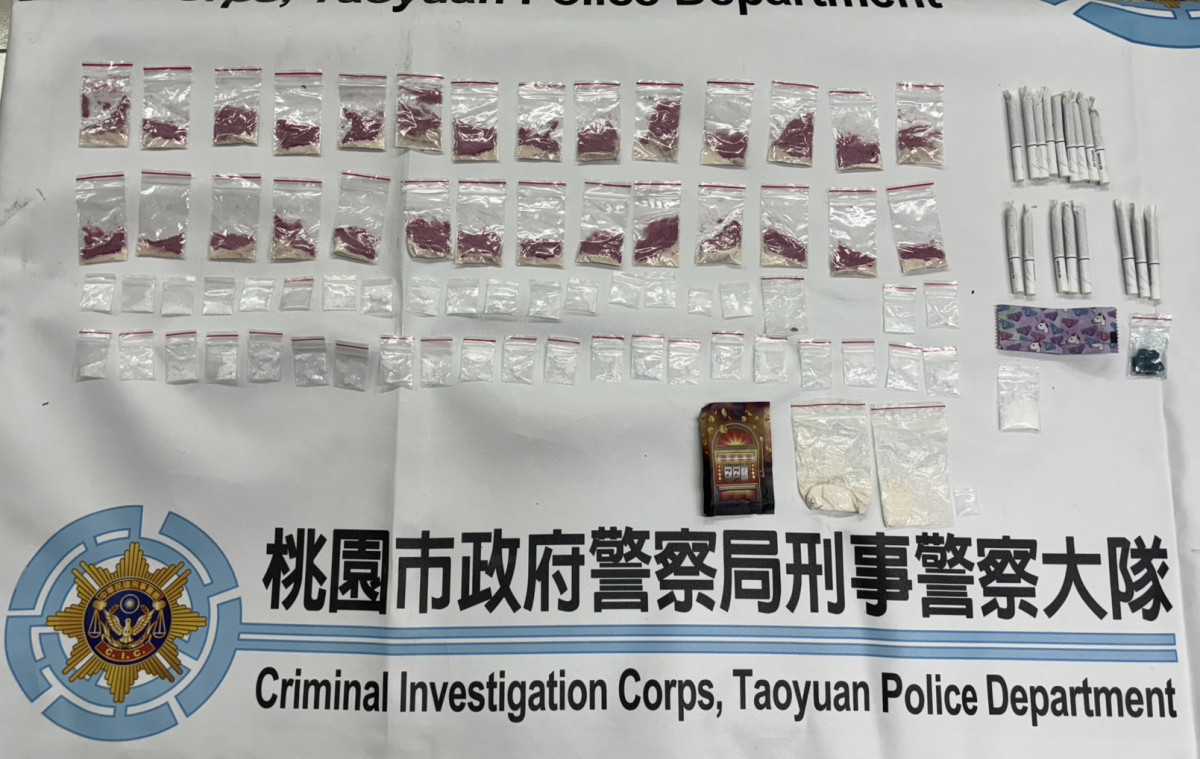 警方全面搜索查扣毒品物證。<br /><br /> <br /><br />