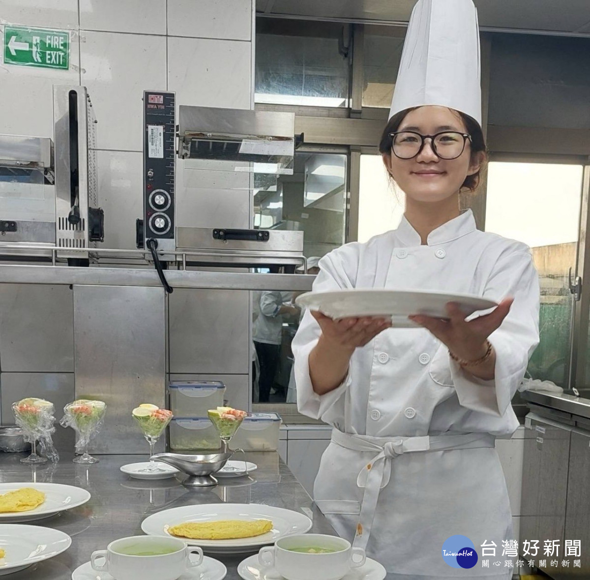 學員顏如琪經歷西餐烹調專業班後，成功轉職為飯店廚師。