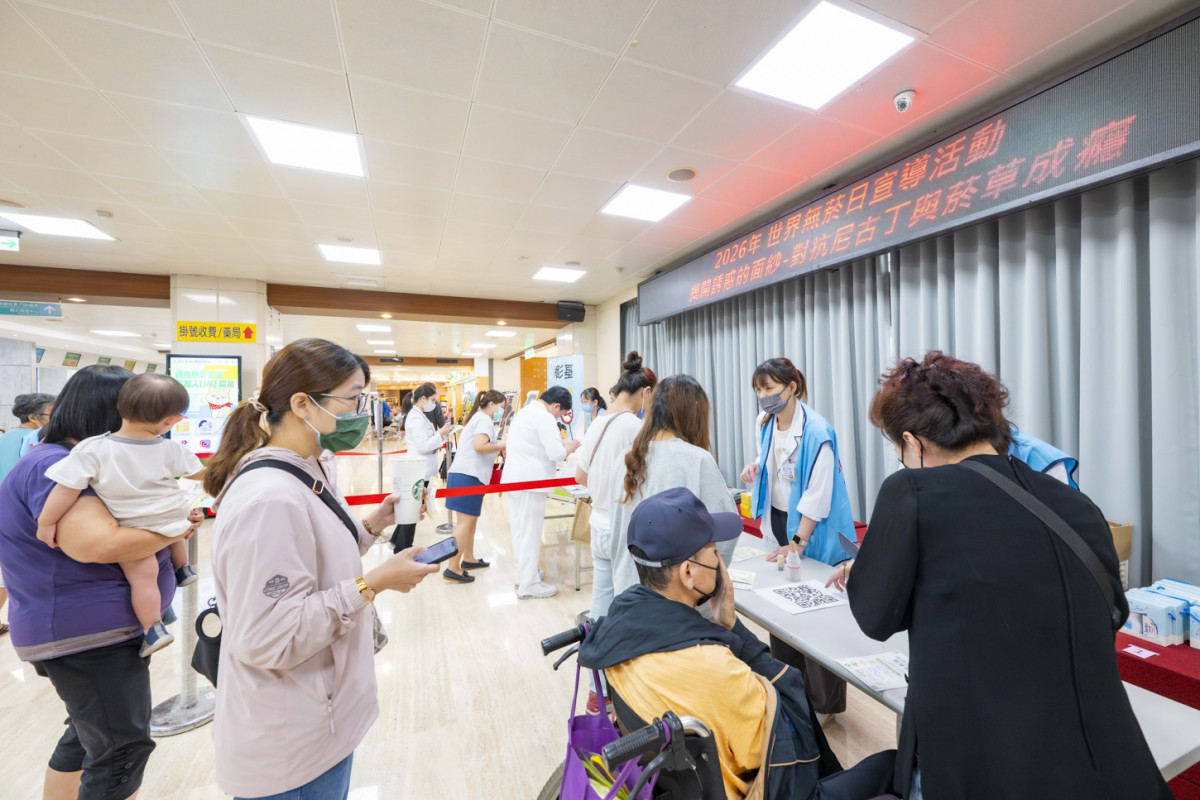 透過互動體驗與衛教推廣，現場民眾熱情參與闖關活動。圖／彰基醫院提供