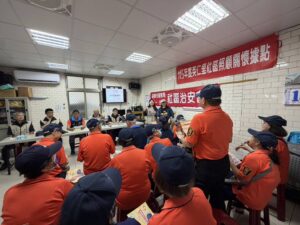 基警前往英仁社區勤宣導 強化里鄰社區安全防護網 12 %E4%B8%89 15 300x225 1