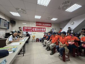 基警前往英仁社區勤宣導 強化里鄰社區安全防護網 14 %E4%BA%94 4 300x225 1