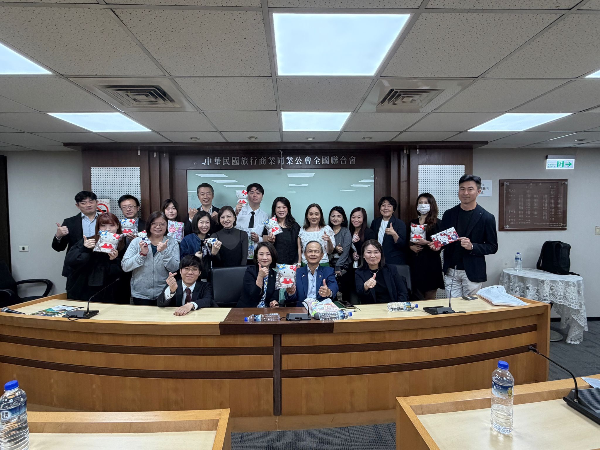 三麗鷗HELLO KITTY和諧樂園訪台交流 攜手旅行全聯會開拓九州主題觀光新商機 47 line oa chat 260515 230544