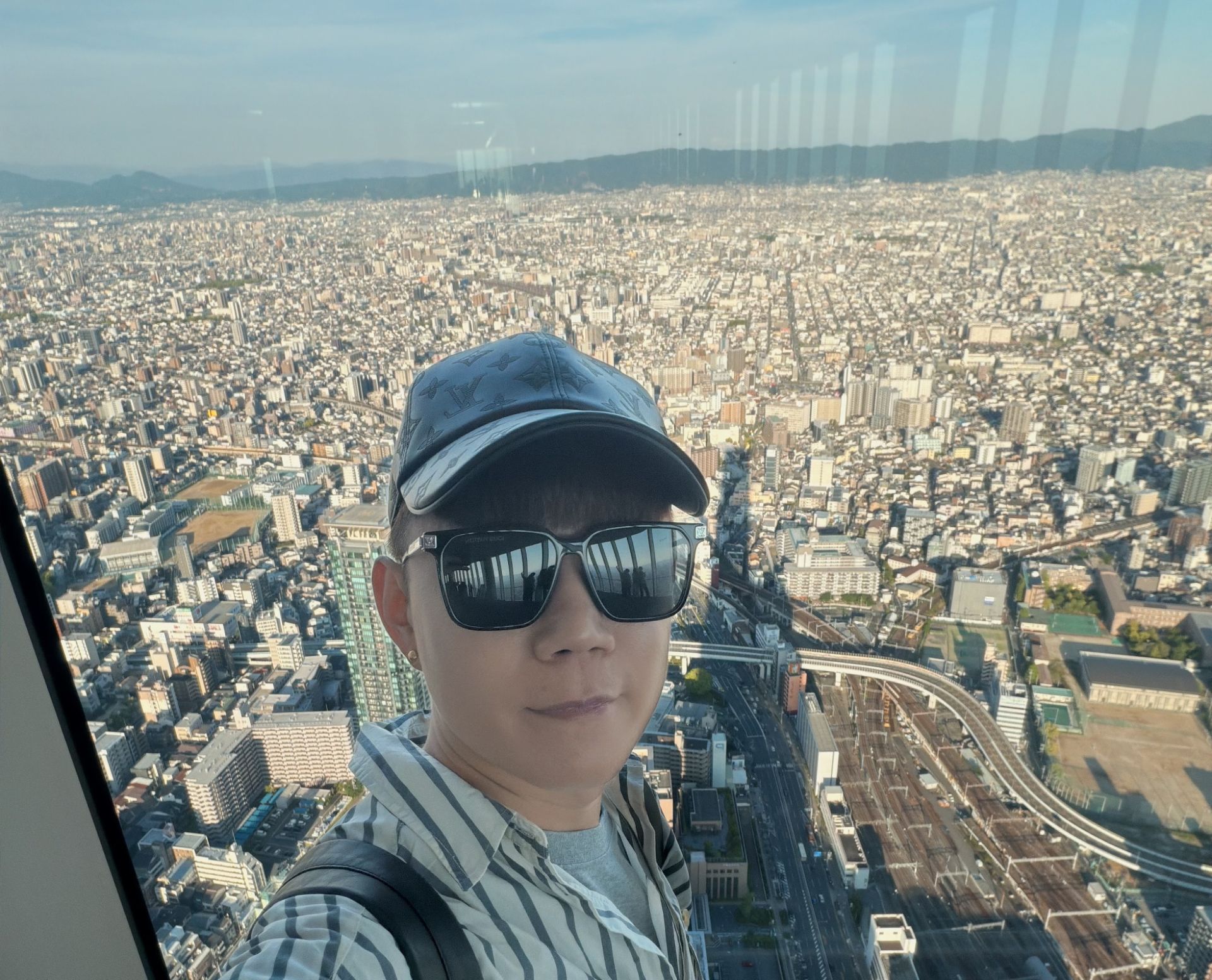 李岳到大阪獨旅,意外開啟了瘋狂「血拚」模式。(圖/種瓜得瓜工作室提供)