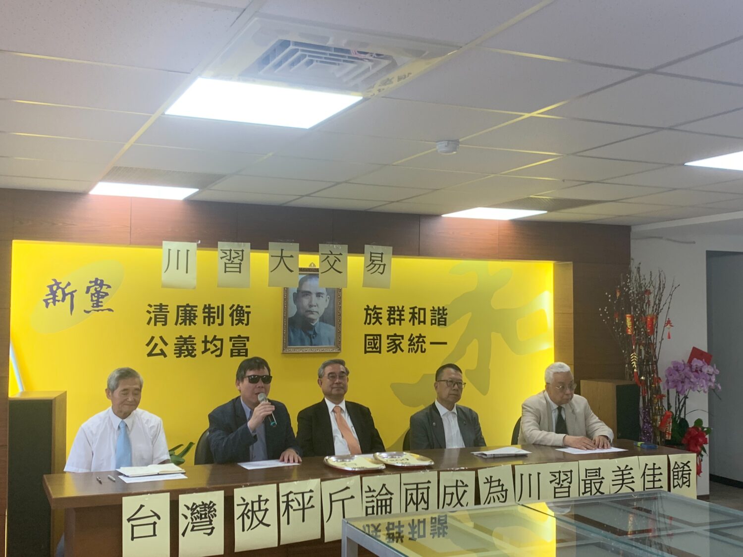 鄭龍水批評，民進黨政府近年投入大量軍購預算，卻面臨交貨延宕與資源排擠問題。(圖／新黨)