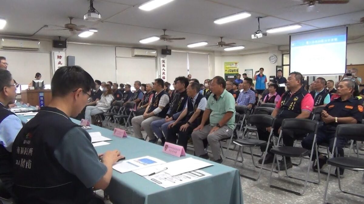 ▲第三警分局舉辦年度「社區治安會議」,廣邀地方民意代表、里長、義警、義交、民防、志工、守望相助隊、學校代表及保全業者等齊聚一堂,攜手守護社區安全。
