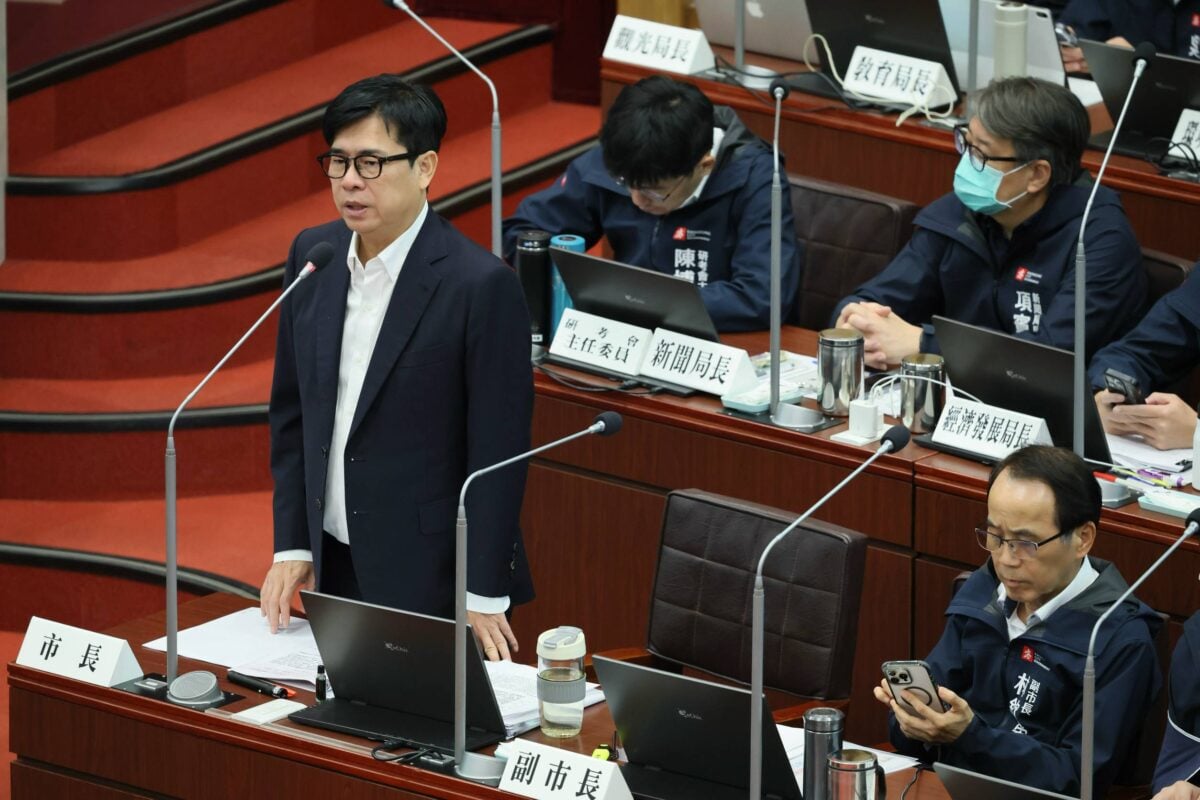 ▲市長陳其邁於總質詢中,答覆議員有關城市IP行銷策略、林園區發展、205兵工廠開發、帶狀皰疹疫苗補助及海洋教育議題等議題。