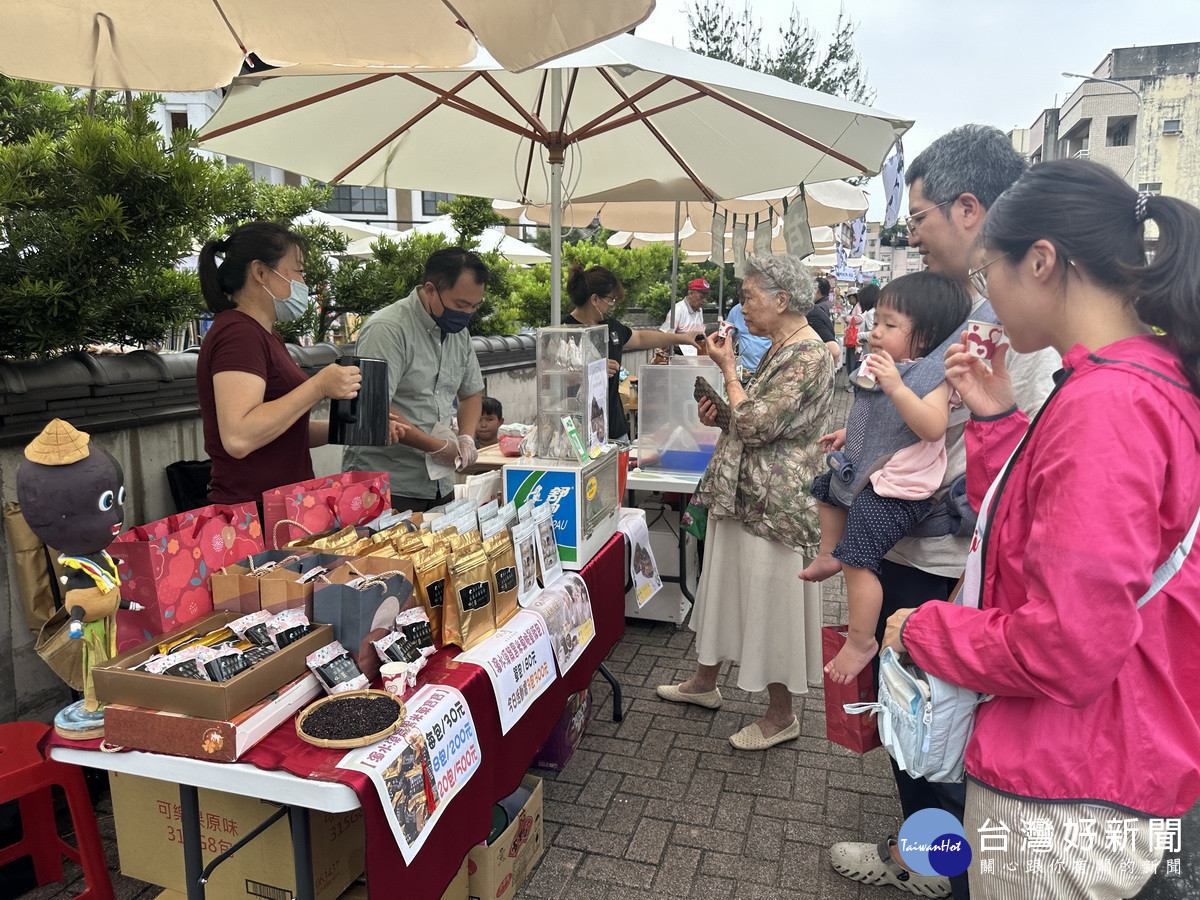 武德製造5月6月週六日都歡迎大家來逛市集選好物。(記者扶小萍攝)