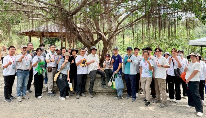 出席大社觀音山淨山健行活動 陳其邁號召市民一同守護山林、實踐淨零綠生活