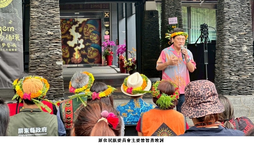 可能是一或多人、手風琴、人群和文字的圖像