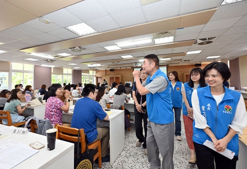 國中教育會考登場 縣長鍾東錦勉勵考生、慰勞試務人員
