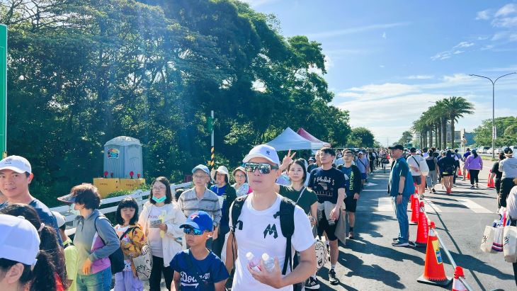 林口親子祈福健走3000人健走同樂 三代同行最吸睛 28 《圖說》今日好太陽、好心情一起相挺林口千人祈福健走。〈林口區公所提供〉