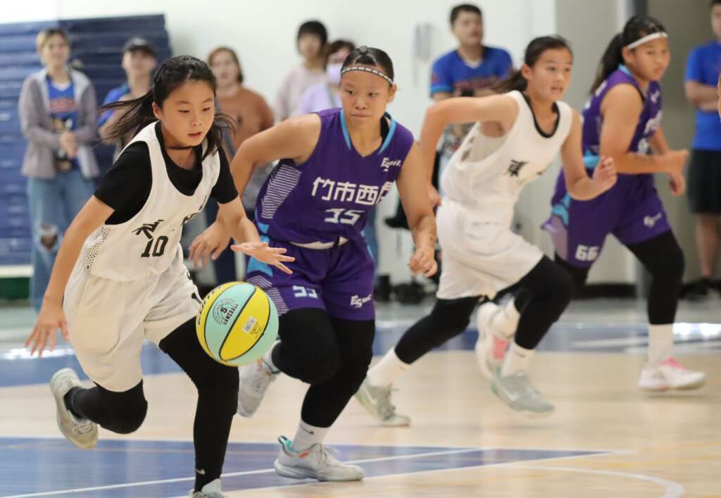 東興擊敗西門，取得女童冠軍賽資格。 (魏冠中攝影)