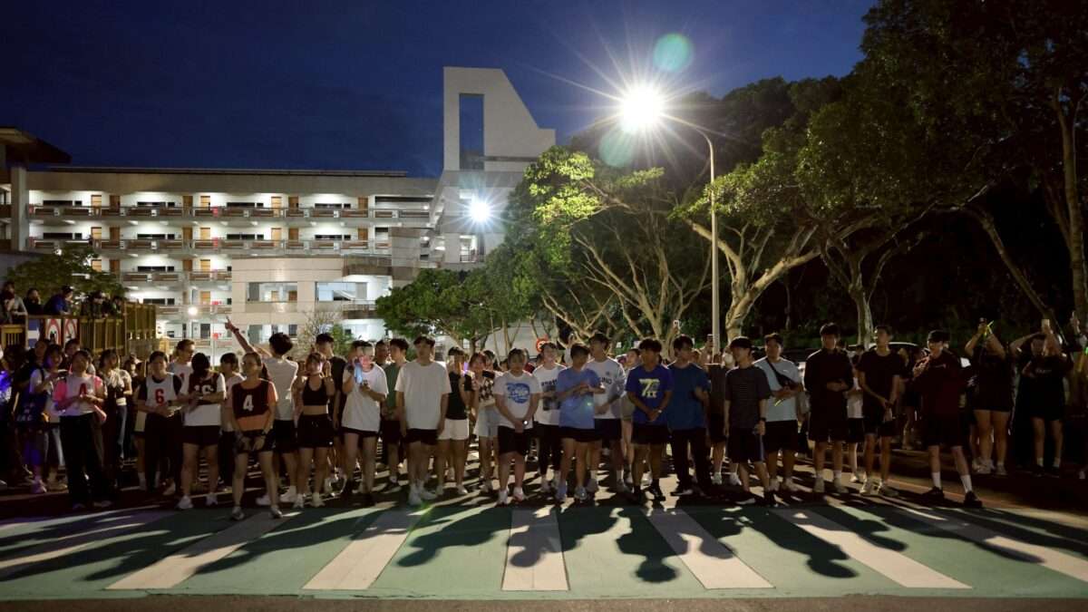 長庚科大迎38周年校慶 設計名師方國強操刀「新式學位袍」亮眼 45546 2