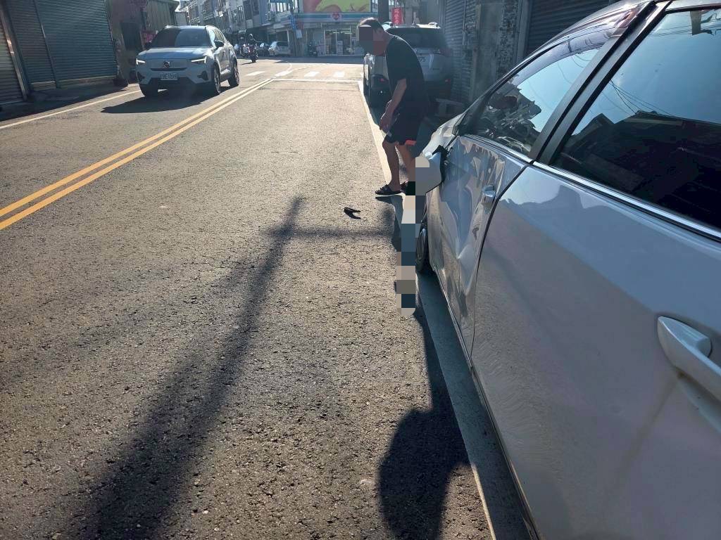 楊梅小客車惡劣肇逃!撞飛行人再撞路邊車 警:將通知到案說明 S 83624145 0