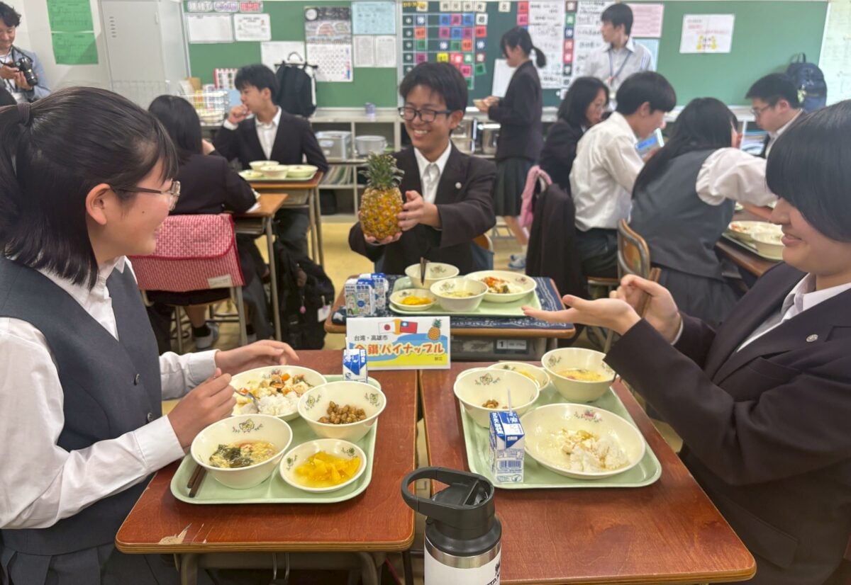 ▲東京八王子市中學享用營養午餐情形
