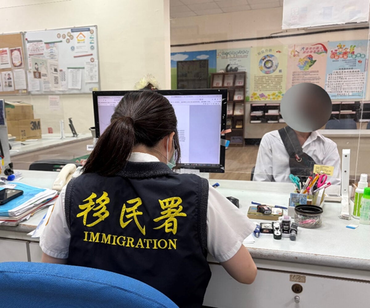 ▲移民官服務與審查並重,成為社會安全網防線之一。(示意圖,非本案當事者)