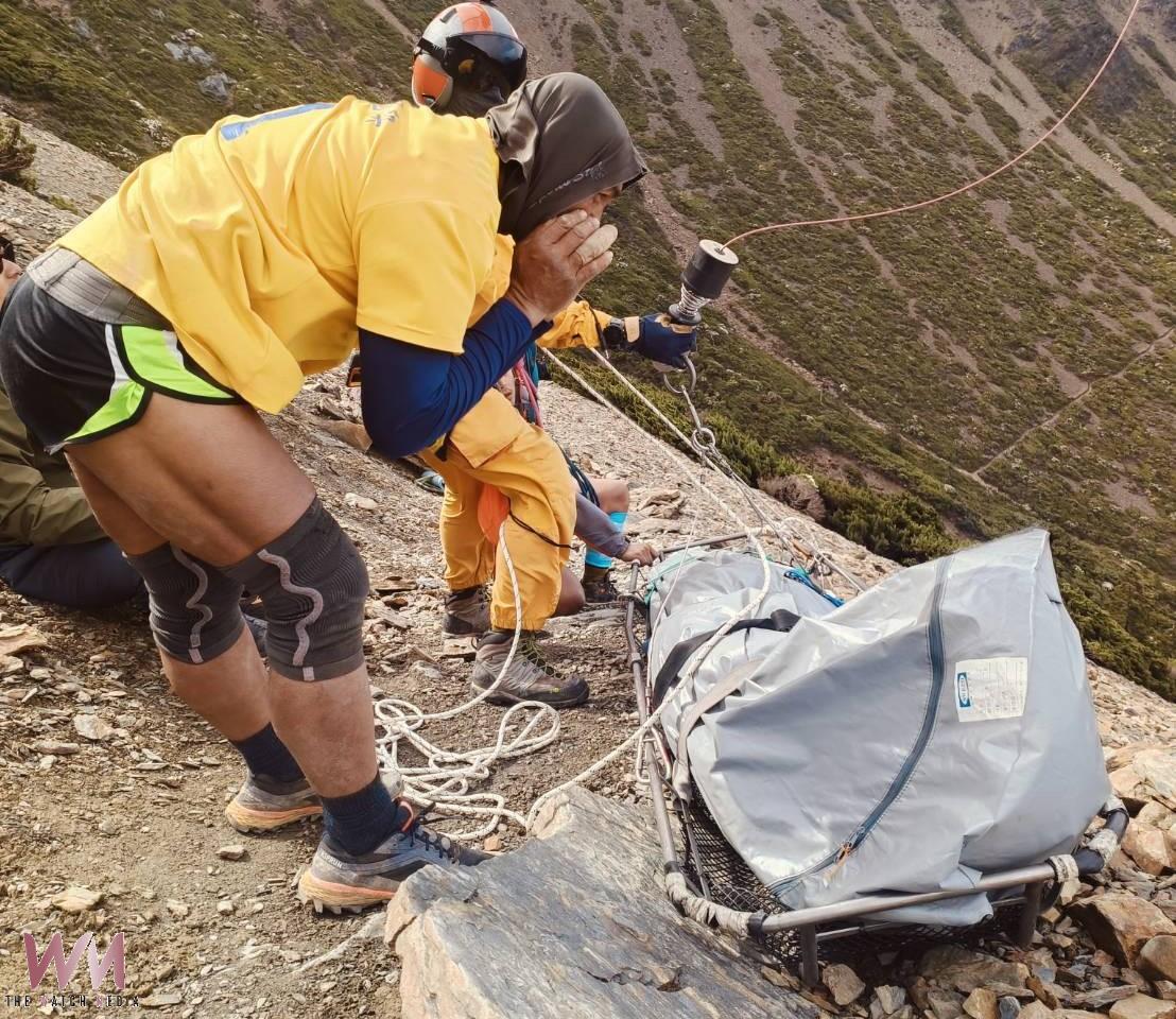 玉山主峰下風口附近墜谷救援 - https://www.watchmedia01.com