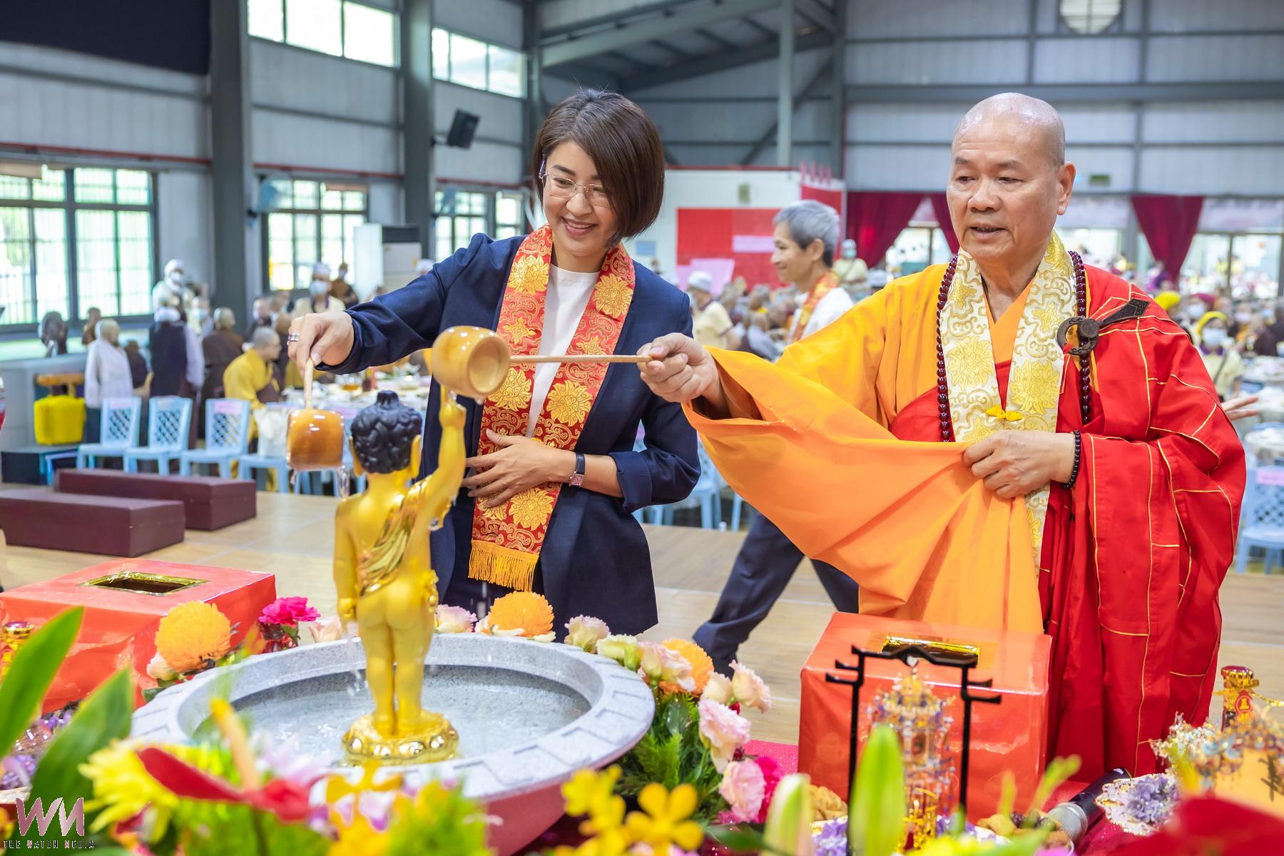 南投縣佛教會2570年聖誕浴佛祈福點燈大法會 許淑華縣長為民祈福 - https://www.watchmedia01.com