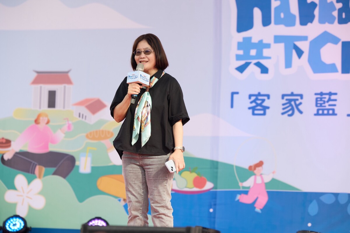 ▲南投縣文化局代理局長李玉蘭致詞，歡迎民眾共同感受客家文化活力。(圖/記者顏淑娟翻攝)