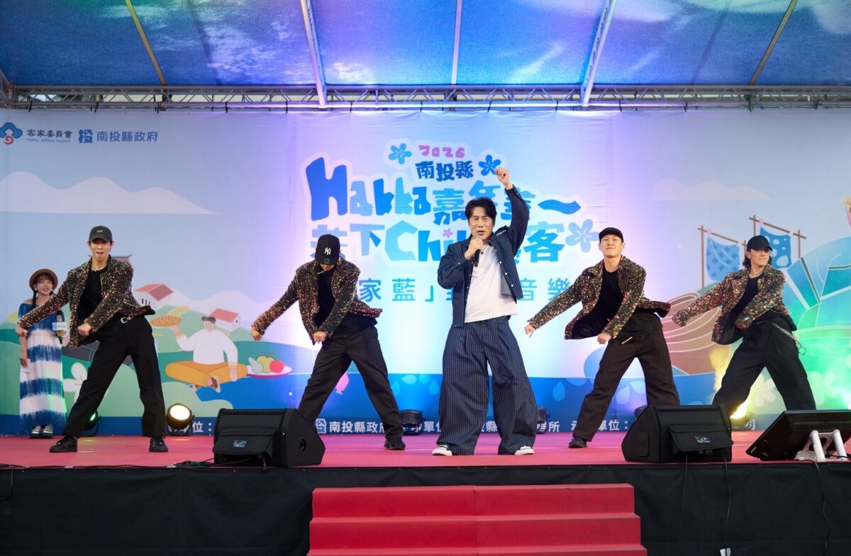▲「客家藍野餐音樂會」邀請金曲歌王羅時豐及多位藝人輪番演出。(圖/記者顏淑娟翻攝)