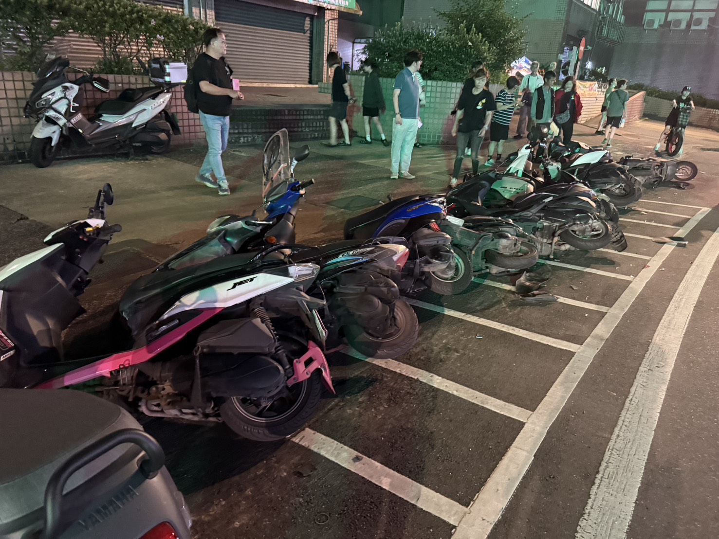 自小客連環碰撞普重機    基一分局警唾篩檢測陽性依法送辦