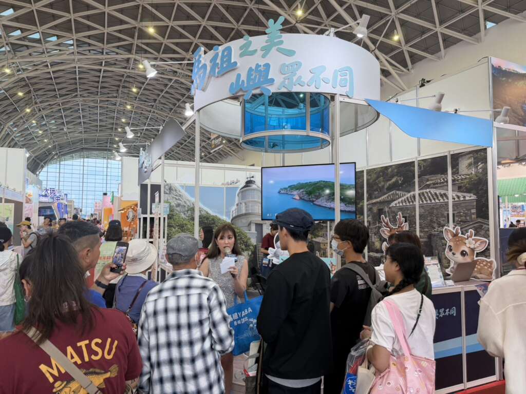 ▲高雄旅展馬祖館登場，「馬祖之美，嶼眾不同」邀南部旅客直飛藍色島嶼。