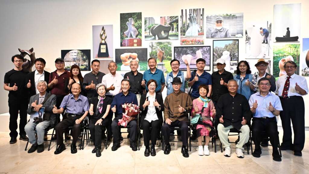 ▲「85心象:黃輝雄雕塑展」開幕式,彰化縣長王惠美與各界藝文人士齊聚,共同見證年屆85歲的雕塑名家黃輝雄,如何將深奧的天地哲思轉化為觸動人心的立體造形,為彰化藝壇注入一股磅礡的生命能量。(圖/記者林明佑翻攝)