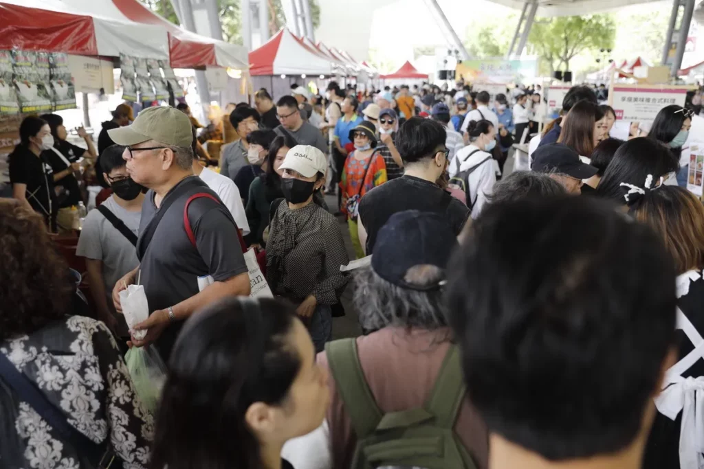 花博長廊湧現市場美食人潮