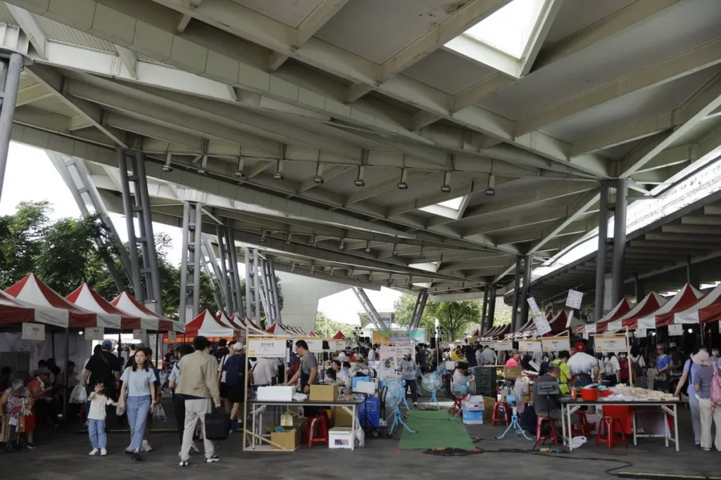 花博長廊湧現市場美食人潮