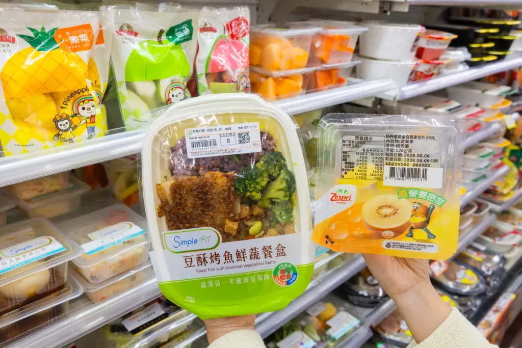 在7-ELEVEN購買2次新鮮蔬菜或水果商品並登錄發票,就有機會抽中iPhone17及500元商品卡