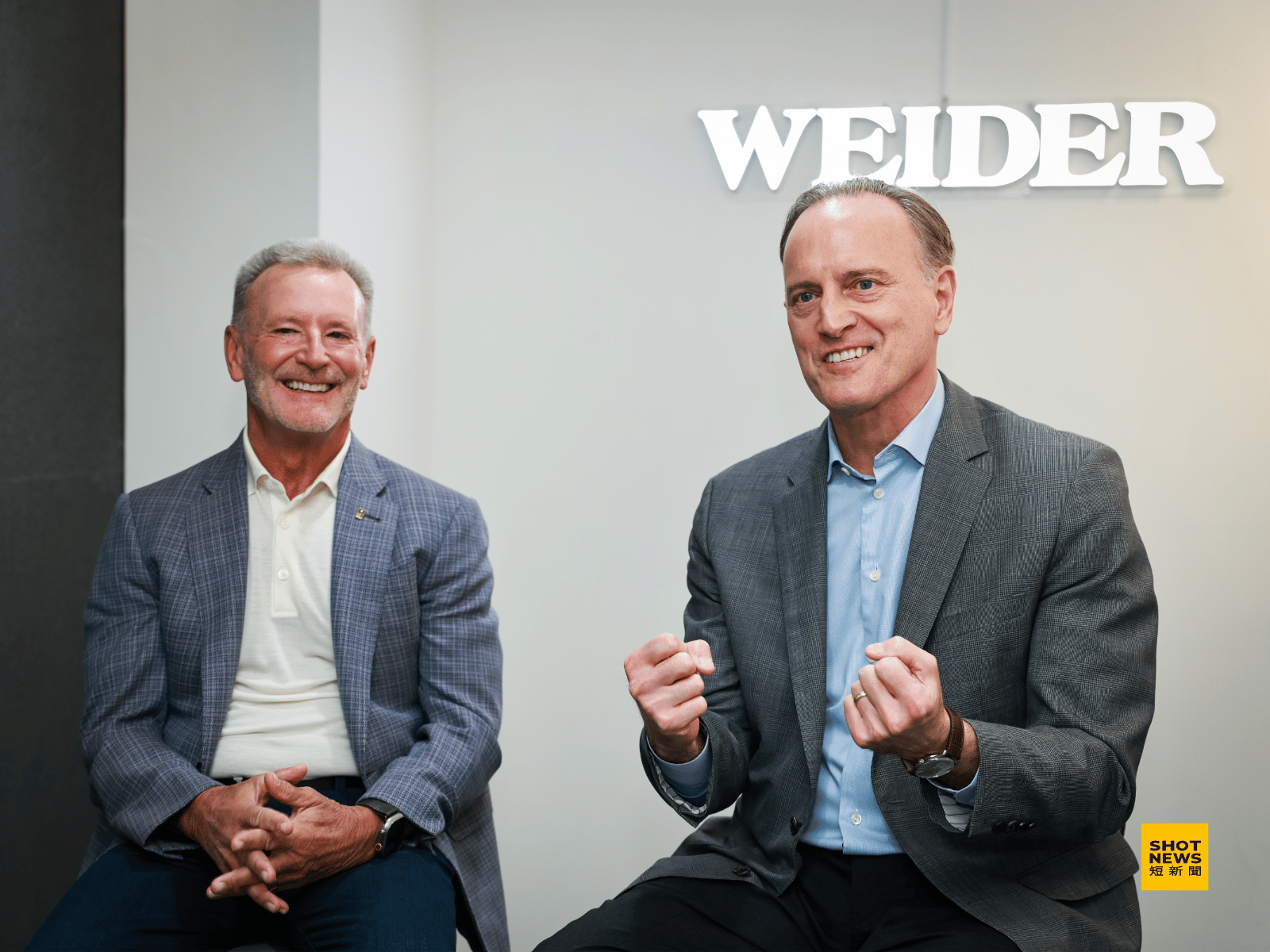 威德全球營養事業總裁 Rick Blair (左)與威德董事長 Eric Weider (右) 分享,威德力挺體育的公益心與行銷的共鳴案例。(劉祐龍攝影)