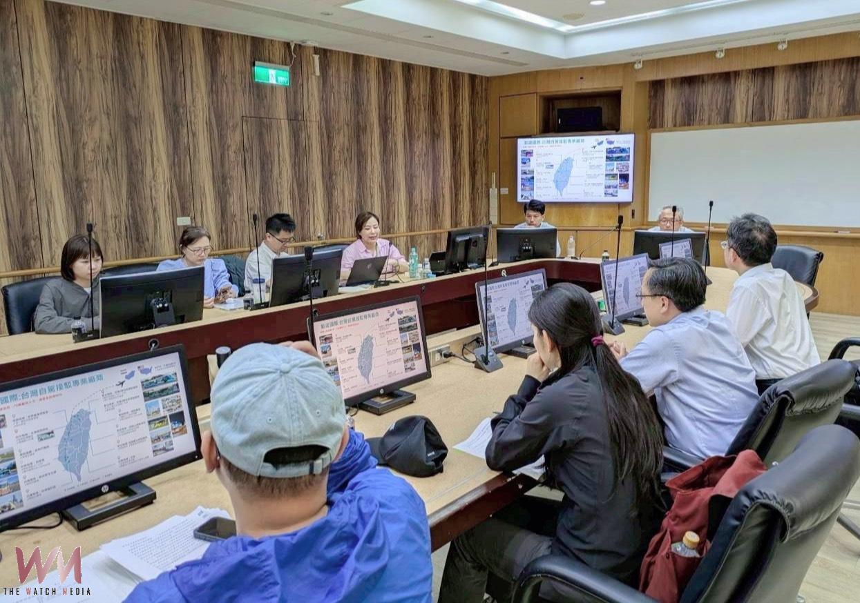 台中自駕巴士第三季上路 交通局長試乘為100%台灣自主研發按讚 - https://www.watchmedia01.com
