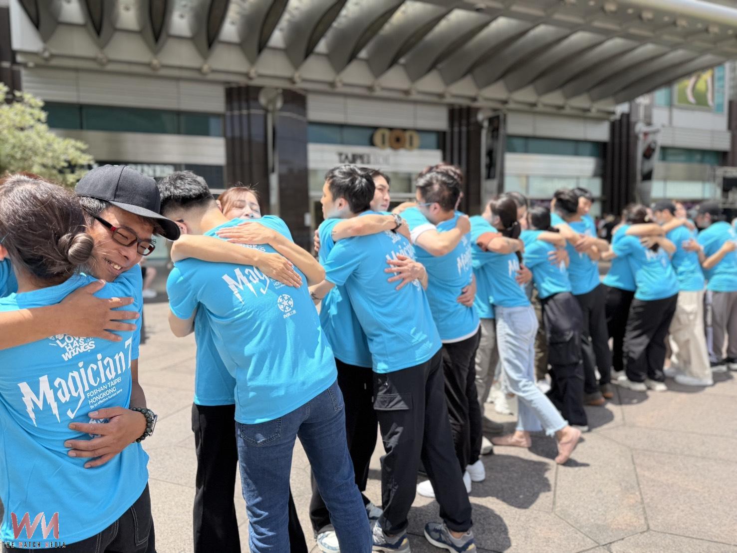 IN義工團「擁抱練習」暖心登場 250位民眾以擁抱傳遞愛與夢想力量 - https://www.watchmedia01.com